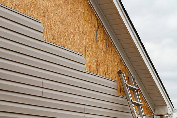 Professional Fiber Cement Siding technician working in Fountain City, IN